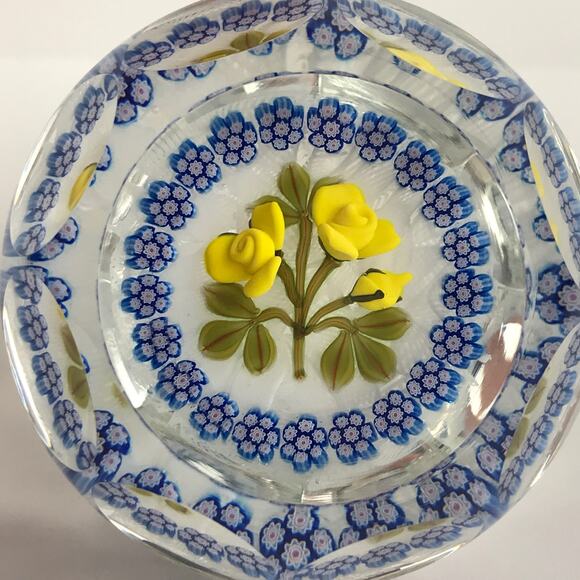 Perthshire 1998E Yellow Rose Bouquet Lampwork Flower Faceted Garland Paperweight - Picture 6 of 12